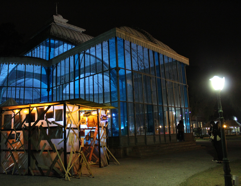 Fotografia do barraquinho de noite no Palácio de Cristal em petrópolis RJ. Projeto e execução: Gaya Lamin e William Feijó.